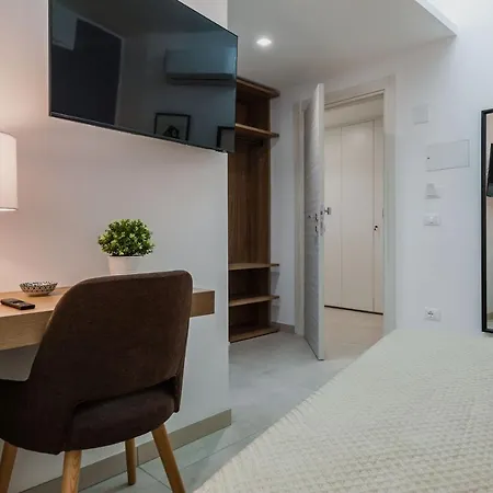 לינה וארוחת בוקר Archimede's 4*