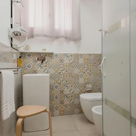 לינה וארוחת בוקר Archimede's 4*